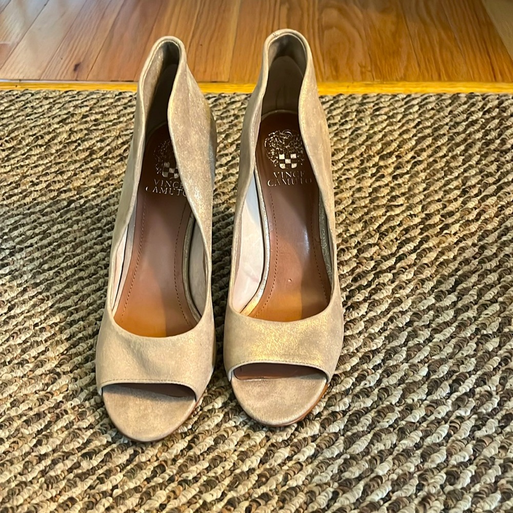 Vince Camuto gold tuxedo heels size 9.5